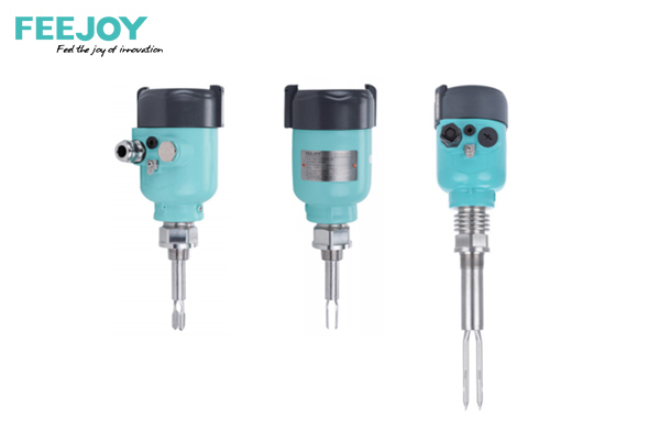 如何调整液位开关的触发灵敏度以适应不同工况？